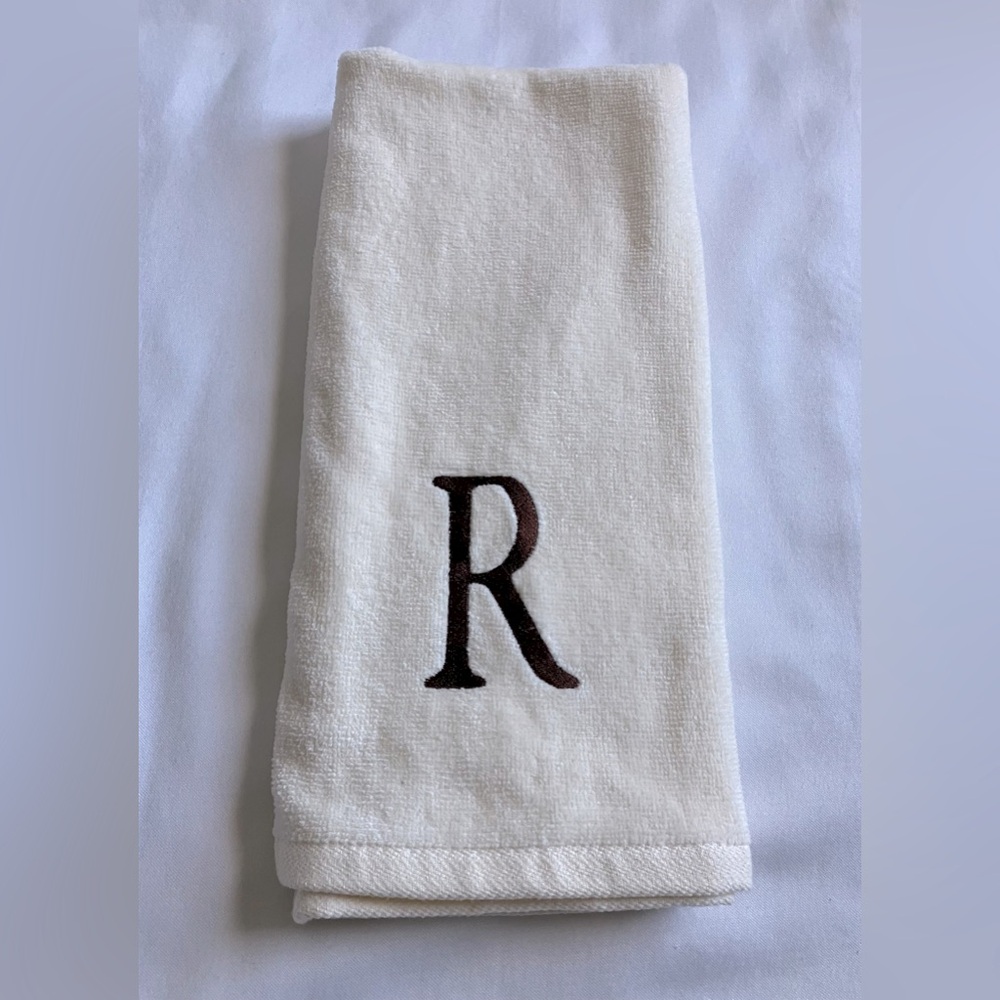 SONOMA  Beige Cotton Monogrammed Hand Towel with 'R' (1)